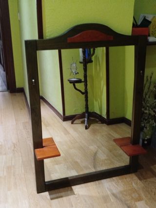 Mueble espejo con baldas de madera