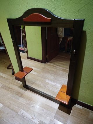 Mueble espejo con baldas de madera