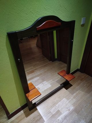 Mueble espejo con baldas de madera