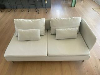 Sofá beige de 3 plazas