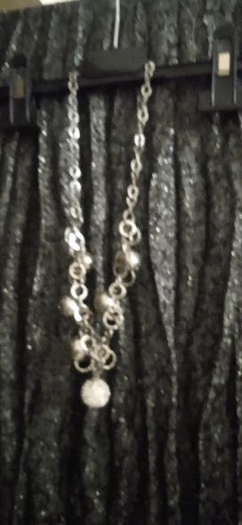 Collana con sfere color argento