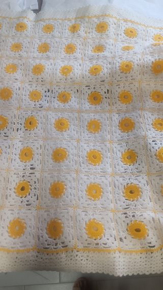 Copertina culla uncinetto lana gialla