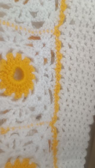 Copertina culla uncinetto lana gialla