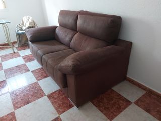 Sofá de piel. Relleno de pluma. Sillones extraíble