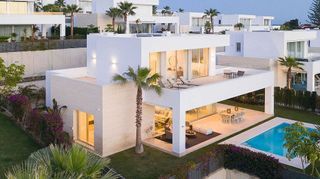 Chalet en alquiler en Río Real en Marbella
