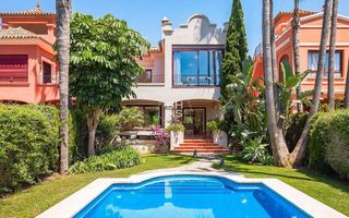 Chalet en alquiler en Los Naranjos - Las Brisas en Marbella