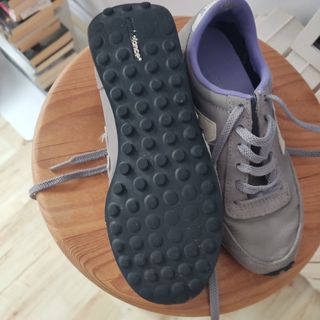 Zapatillas New Balance Grises. Talla poco