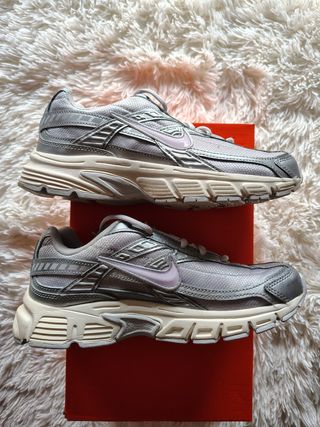 Zapatillas Nike Talla 38.5 Rosa y Plateadas