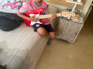 Guitarra Infantil con Funda y pequeño aplificador