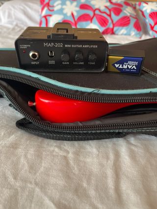 Guitarra Infantil con Funda y pequeño aplificador