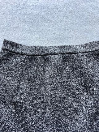 Falda de tweed gris y negra