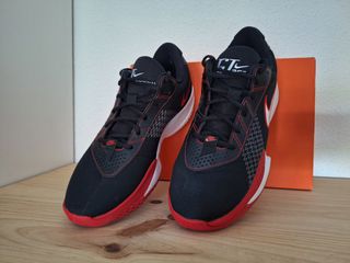 Zapatillas Nike Negras y Rojas Nuevas