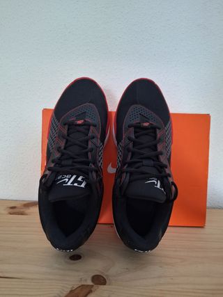 Zapatillas Nike Negras y Rojas Nuevas