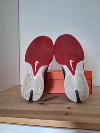 Zapatillas Nike Negras y Rojas Nuevas