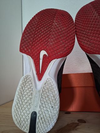 Zapatillas Nike Negras y Rojas Nuevas