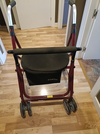 Andador con asiento y ruedas