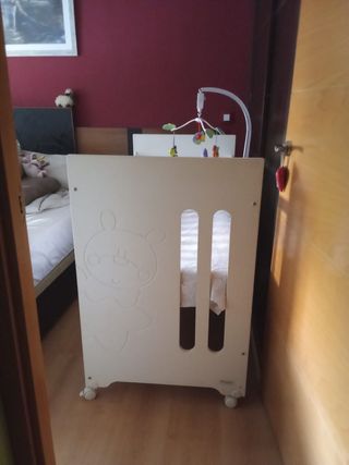 Cuna blanca bebé con colchón antiahogo