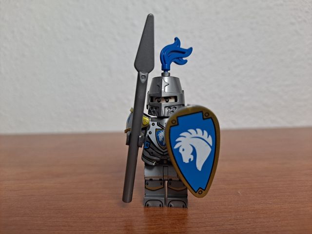 Minifigura Caballero con Lanza y Escudo
