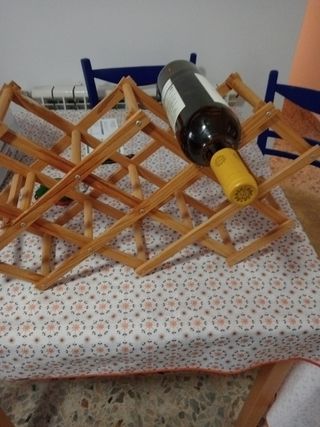 Botellero de madera plegable