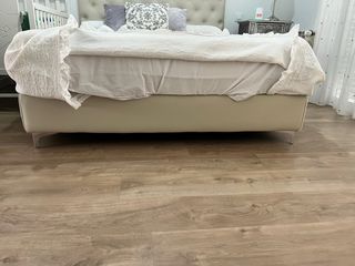 Somier polipiel beige patas metalizadas