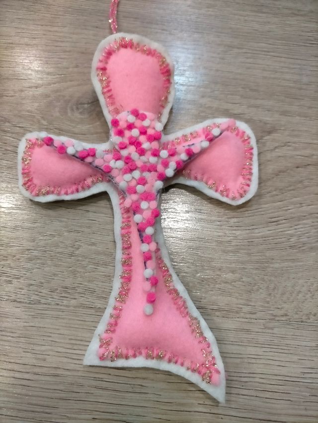 Crocifisso in feltro rosa