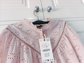 Camisa Zara bordado perforado rosa Talla L