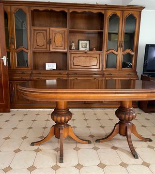 Mesa de comedor antigua de madera grande