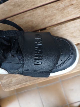 Cubierta calzado Yamaha y dosificador grasa cadena