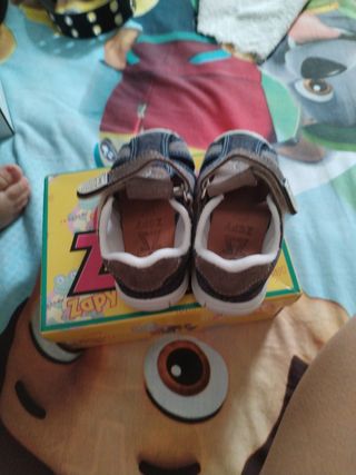 Sandalias para bebé talla 21 Calza pequeño