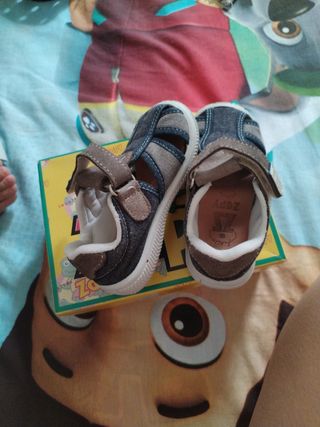 Sandalias para bebé talla 21 Calza pequeño