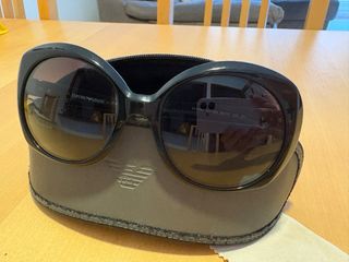 Gafas de sol Emporio Armani negras.