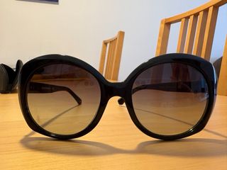 Gafas de sol Emporio Armani negras.