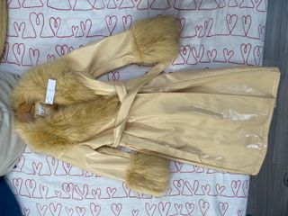 Abrigo Topshop Beige con Pelo Sintético