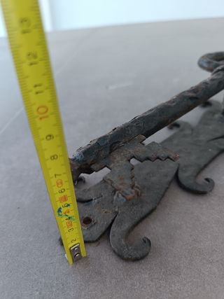 Tirador de forja antiguo