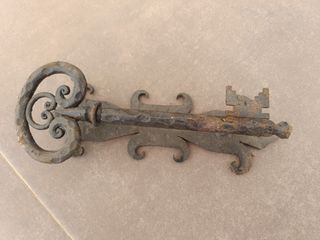 Tirador de forja antiguo