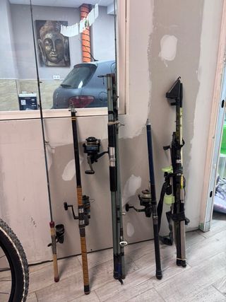 Canne da pesca con mulinelli (6)