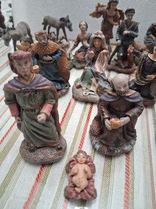 Lote 25 figuras belén