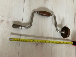 Taladro manual antiguo años 1950