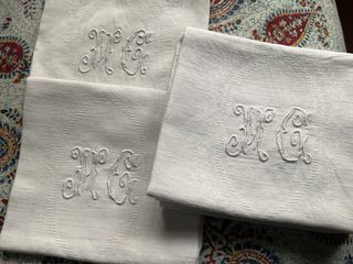 Antiguas servilletas francesas bordadas