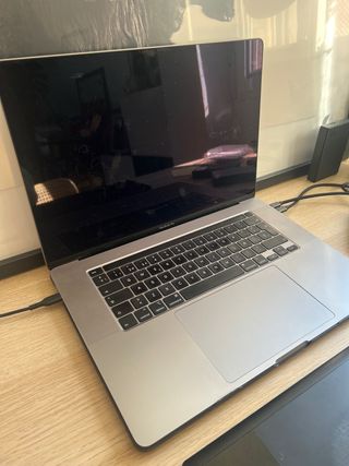 MacBook Pro 16 i9 8 núcleos 8GB RAM