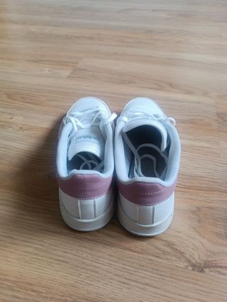 Zapatillas Adidas Blancas con Rayas Rosas