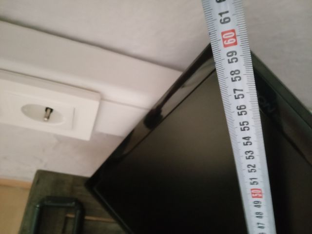 TV LG Negra con Accesorios 24'