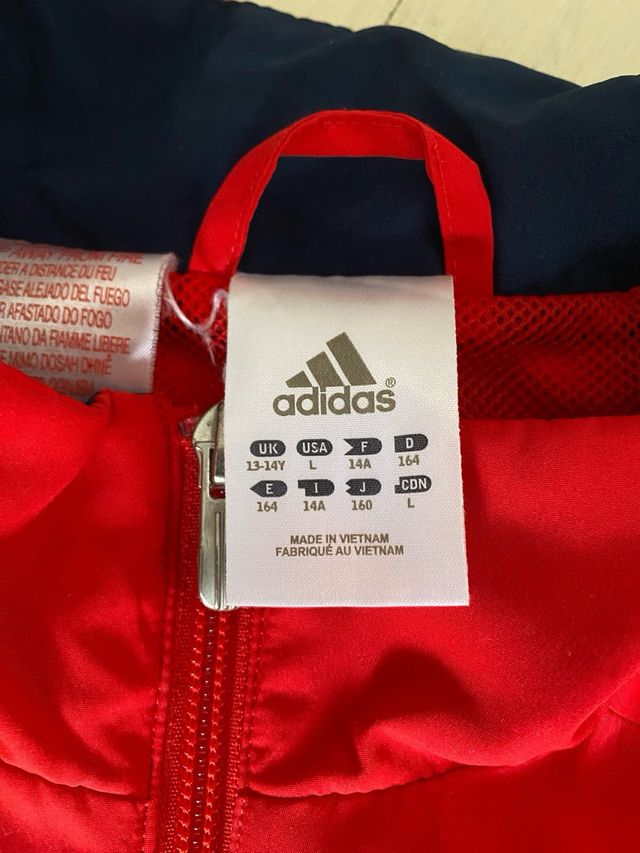 Chaqueta deportiva Adidas roja