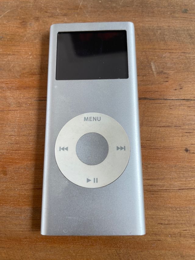 Apple iPod 2GB Plata