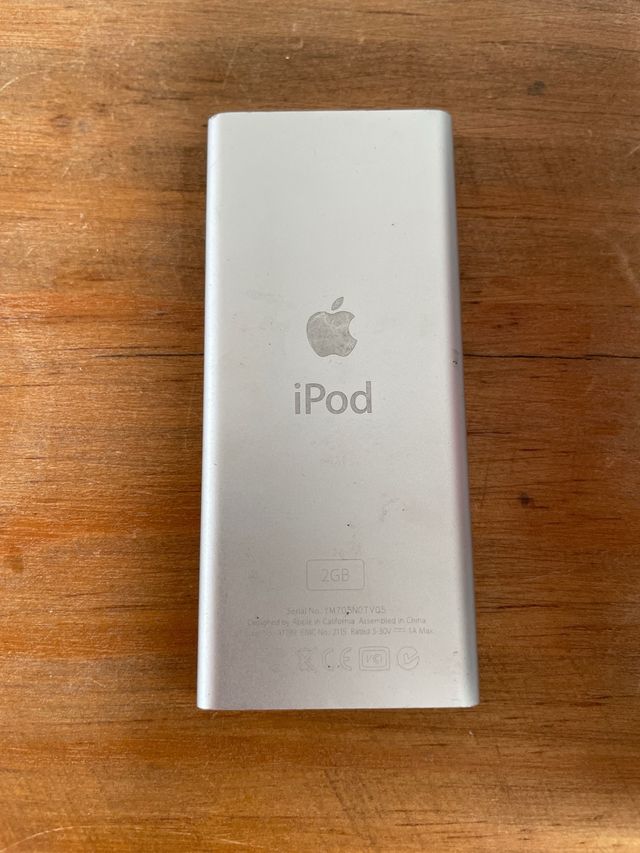 Apple iPod 2GB Plata