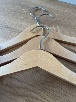 Perchas de madera para niños