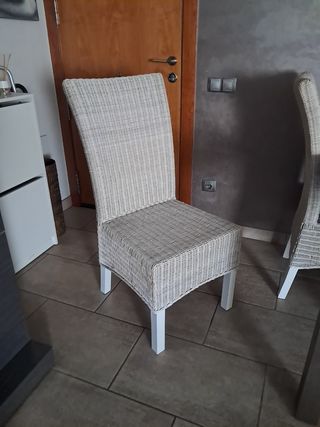Mesa y 4 Sillas Comedor