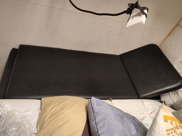 Camilla con brazos y  se hace tb sillón