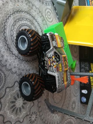 Coche Monster Jam con Accesorios