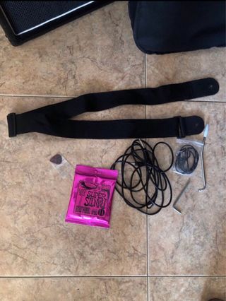 Guitarra Eléctrica Harley Benton + Amplificador